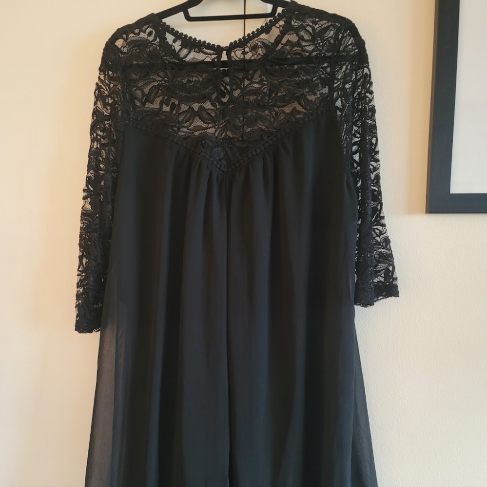 AUW black dress size 2X with lace. New with tag